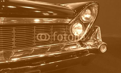 Schwarzer Oldtimer / Wuchtiger Straßenkreuzer aus den 50er Jahren mit viel Chrom