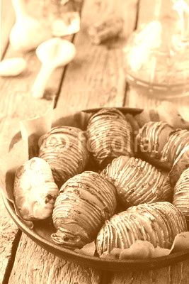 Roasted potatoes with garlic and herbs