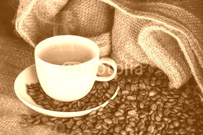 Kaffeetasse mit Kaffeebohnen