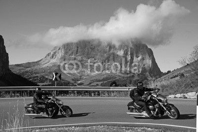 Motorrad auf Grödner Joch-Passstraße