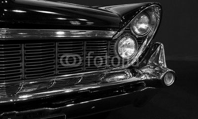 Schwarzer Oldtimer / Wuchtiger Straßenkreuzer aus den 50er Jahren mit viel Chrom