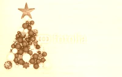Weihnachten / Weihnachtsbaum aus Kugeln