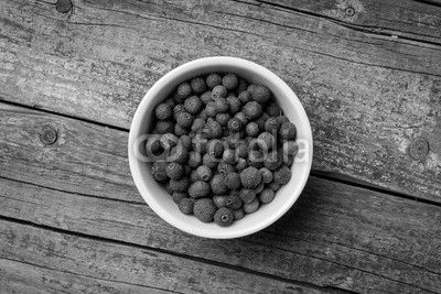 Allspice in white bowl