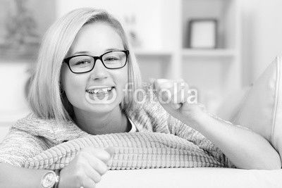 begeisterte junge Frau