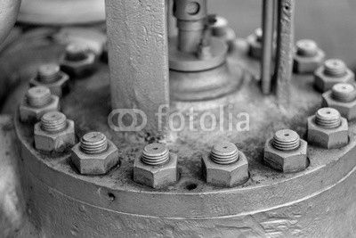 Sealed connection of the cover of the steam boiler