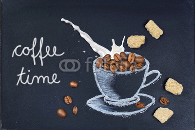Kaffeezeit mit Milch und Zucker