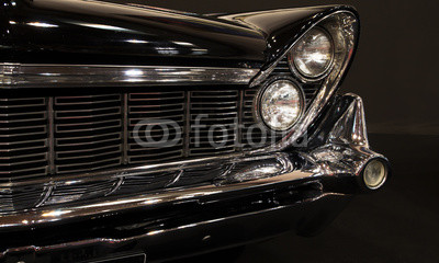 Schwarzer Oldtimer / Wuchtiger Straßenkreuzer aus den 50er Jahren mit viel Chrom