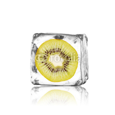 Frische Kiwi im Eiswürfel