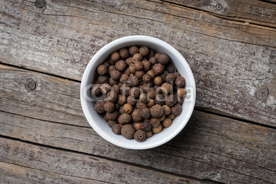 Allspice in white bowl