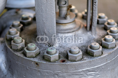 Sealed connection of the cover of the steam boiler