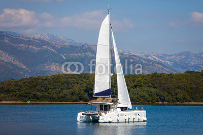 Sailing catamaran