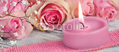 Rosen und Kerze