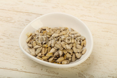 Peeled sunflower seeds