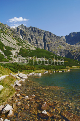 górski szczyt nad jeziorem 3