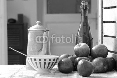 bottle of cider with fresh apples