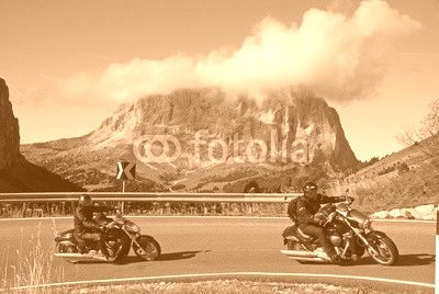 Motorrad auf Grödner Joch-Passstraße