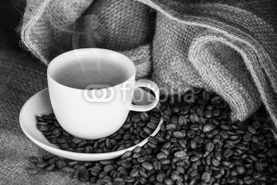 Kaffeetasse mit Kaffeebohnen