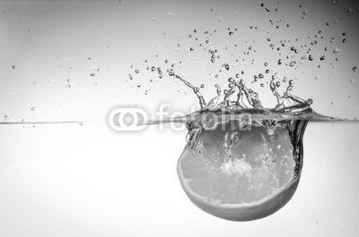 orange im wasser