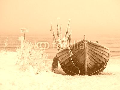 Ein Fischerboot auf der Insel Usedom im Winter.