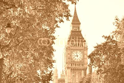 Big Ben in sunny autumn day