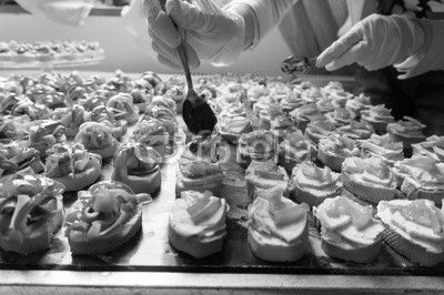 Arranging catering food