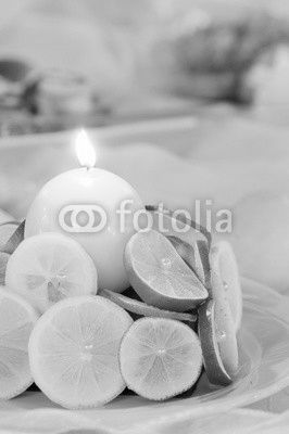 piękna i świeża dekoracja weselna z cytryn i limonki 